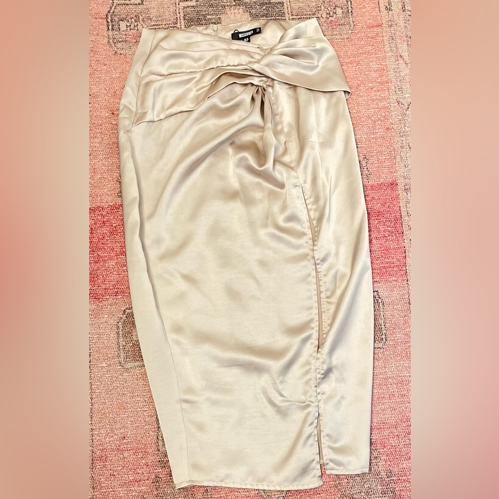 Misguided side 6 gold camel midi skirt with side slit and rouched front twist.